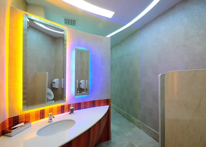 One One Hotel 3*
