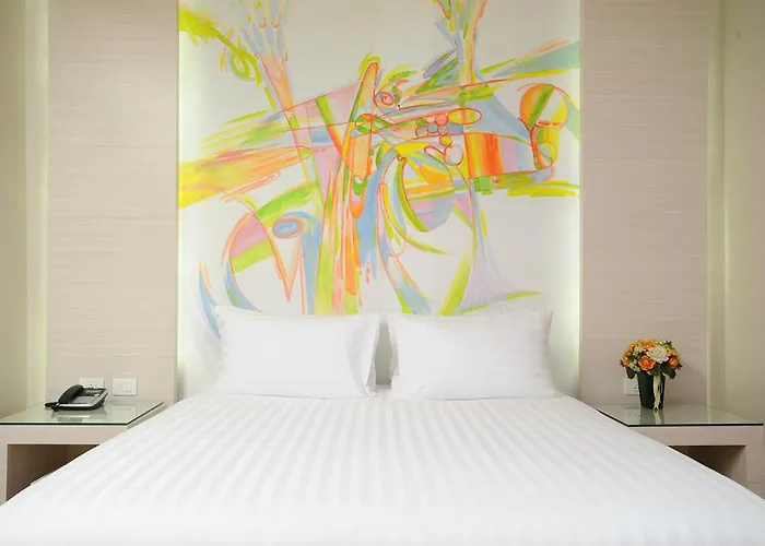 One One Hotel 3*