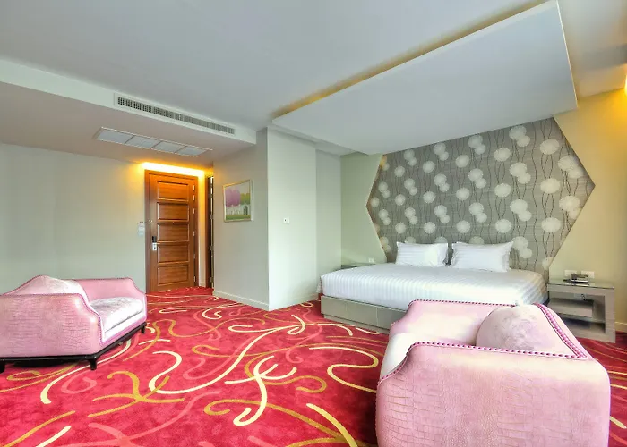 One One Hotel 3*