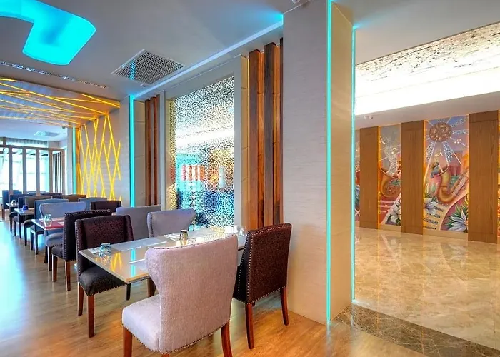 One One Hotel 3*