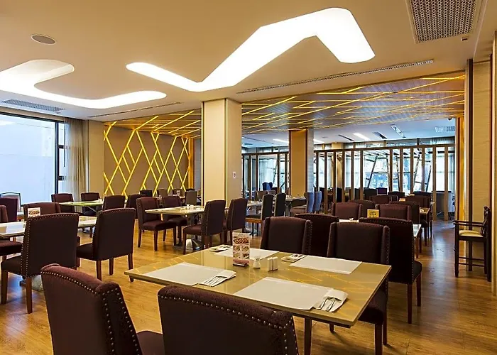 Hotel One One 3*